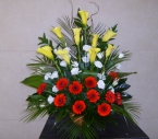 Aranjament floral in vas Gerbera, Cale, Lisianthus